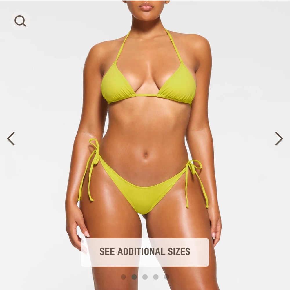 SKIMS - Signature Swim Triangle Top - Picture 2 of 6